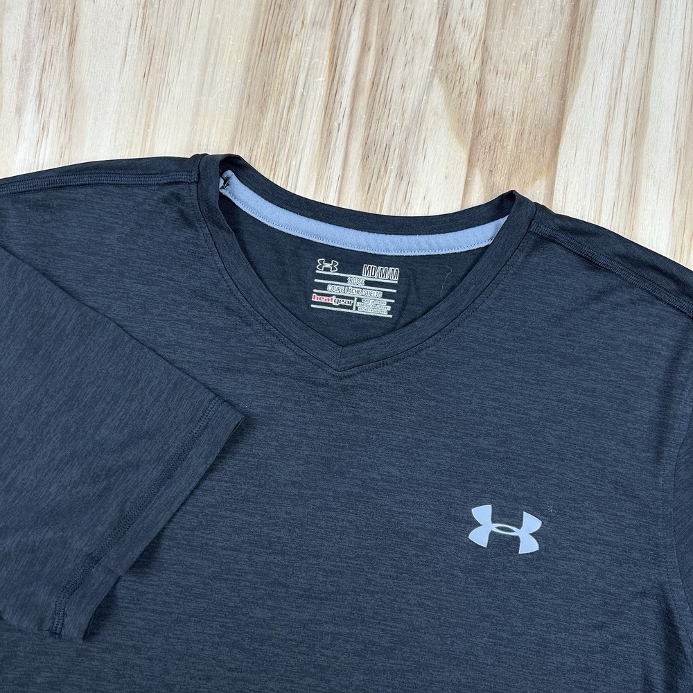 Under Armour HeatGear Women's Medium Black V-Neck T-Shirt Loose Fit Short Sleeve